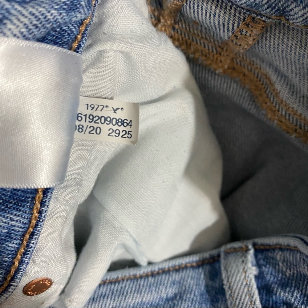 American Eagle Mom Jeans Distressed Stretch Size 6 - Picture 8 of 11